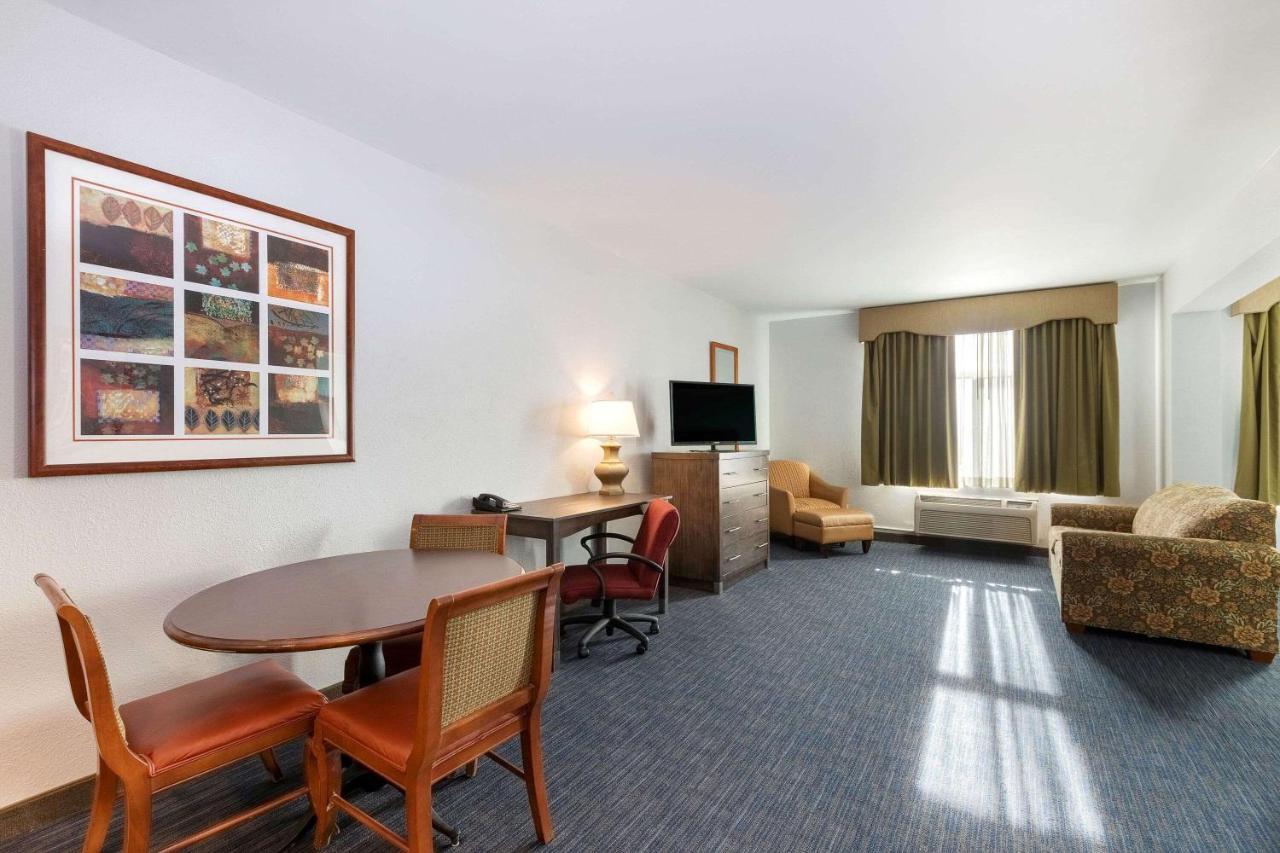 Hotel La Quinta By Wyndham Omaha Airport Downtown Carter Lake Esterno foto