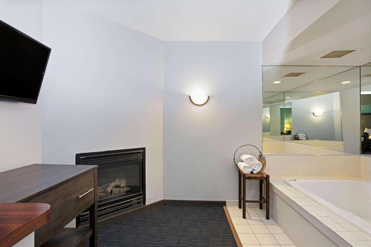 Hotel La Quinta By Wyndham Omaha Airport Downtown Carter Lake Esterno foto